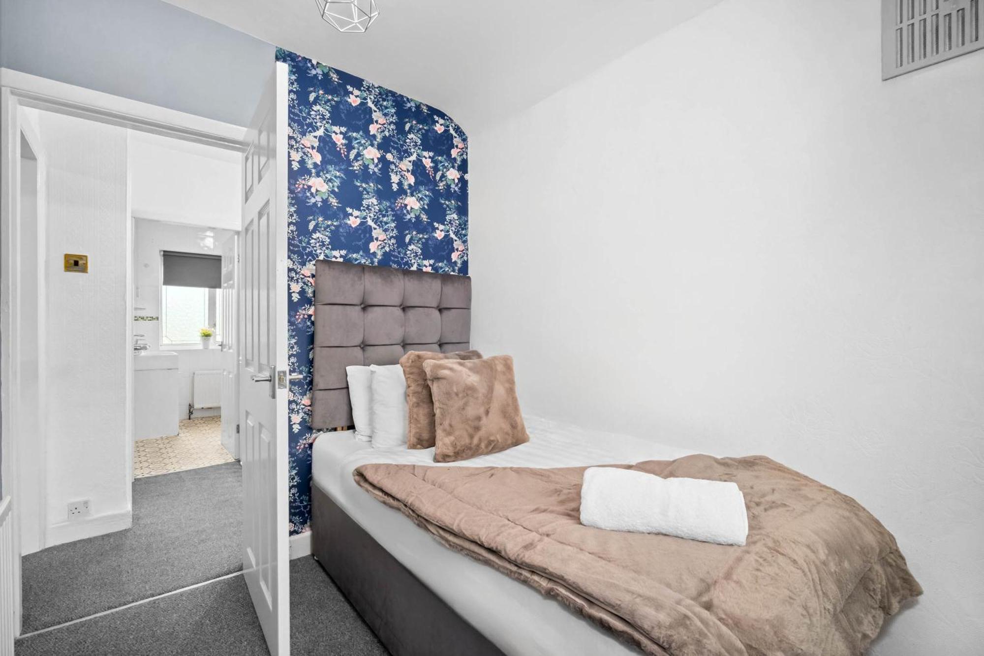 Stylish 3 Bedroom House - Parking - Garden - Great Barr - Netflix - Top Rated -121J Birmingham Exteriör bild